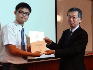 曁南国際大学　奨学金授与式01