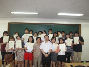 祥明大学　「アジア共同体論」講座終了。講義後には奨学金授与式