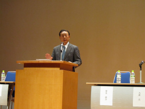 佐藤理事長がシンポジウムで基調講演01
