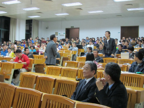 中山大学で佐藤理事長が特別講義と奨学金授与式01