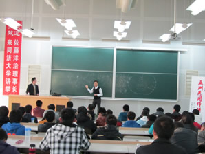 同済大学で佐藤理事長による講義01