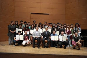 釜山外国語大学で奨学金授与式01
