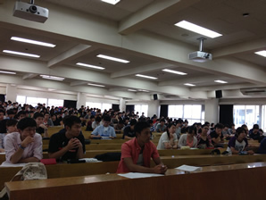 帝京大学で講義と奨学金授与式01