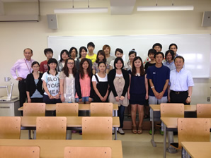 明海大学で奨学金授与式01